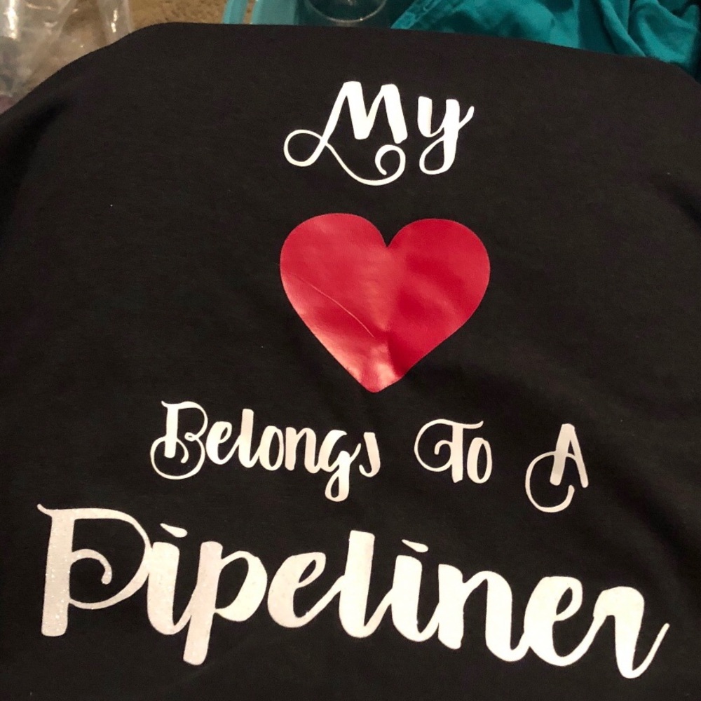 “My heart belongs to a pipeliner” T-shirt